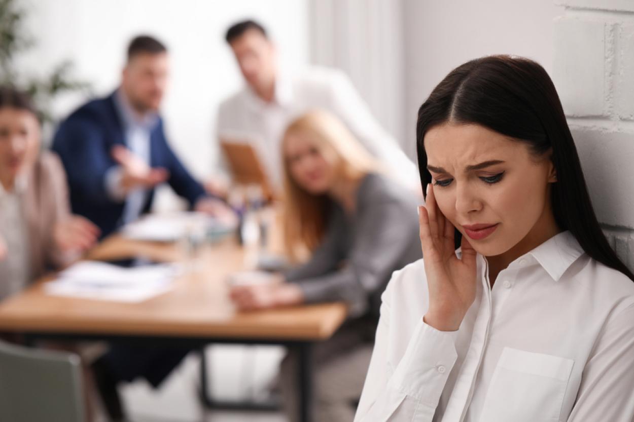 Синдром изгоя: почему вам кажется, что вас все осуждают и вы лишний в любой компании