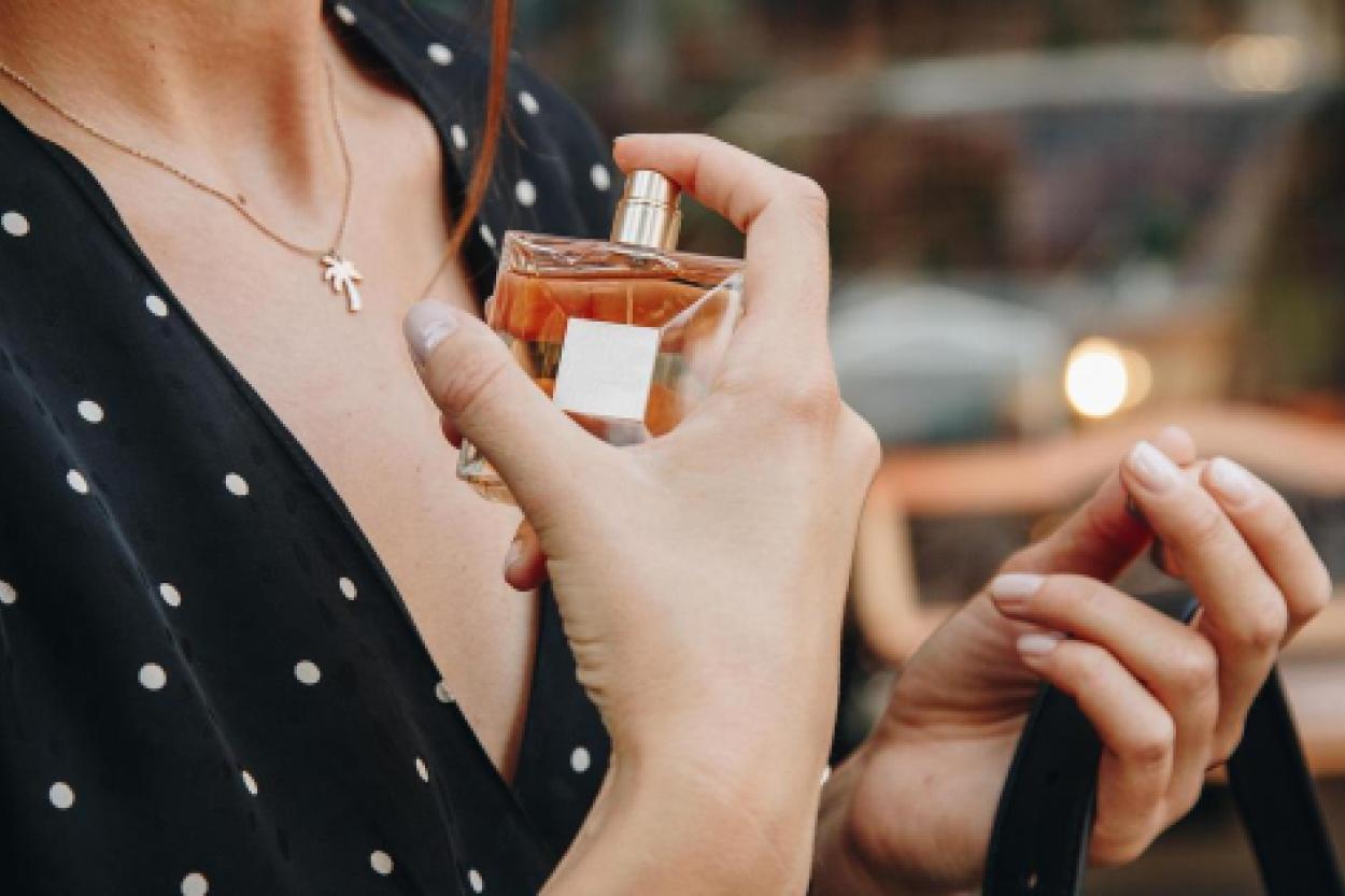 Как сохранить аромат духов: секреты стойкости