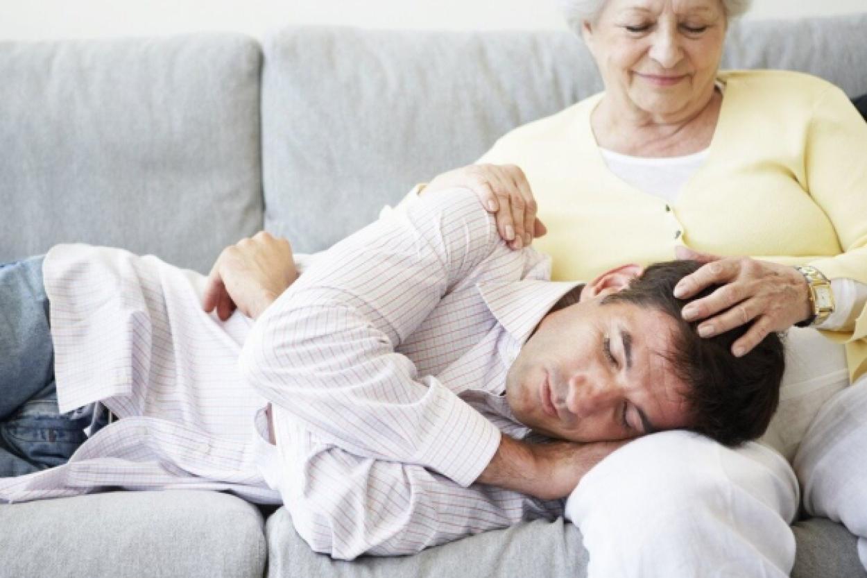 Как материнская забота может стать медвежьей услугой для мужчин