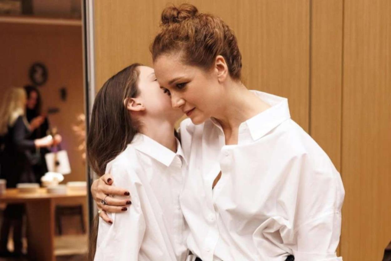 Виктория Исакова радует поклонников фото с дочерью Варварой