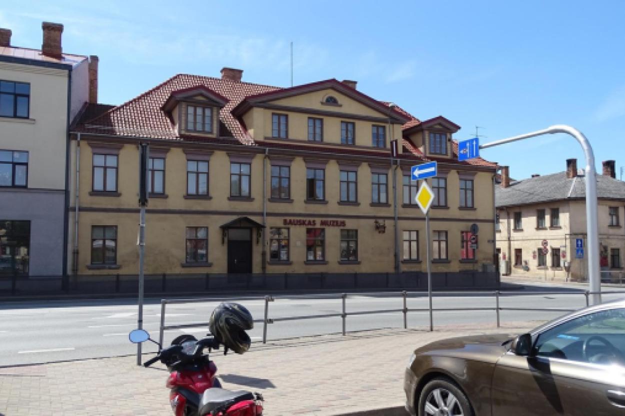 Путешествие в мир времени и цирка: рождественская выставка в Бауском музее