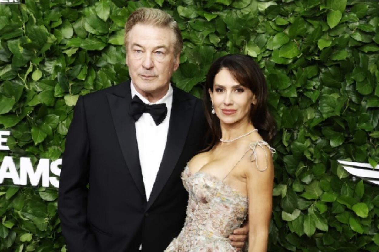 41-летняя муза Алека Болдуина: откровенные фотосессии и стильные наряды, которые вдохновляют!