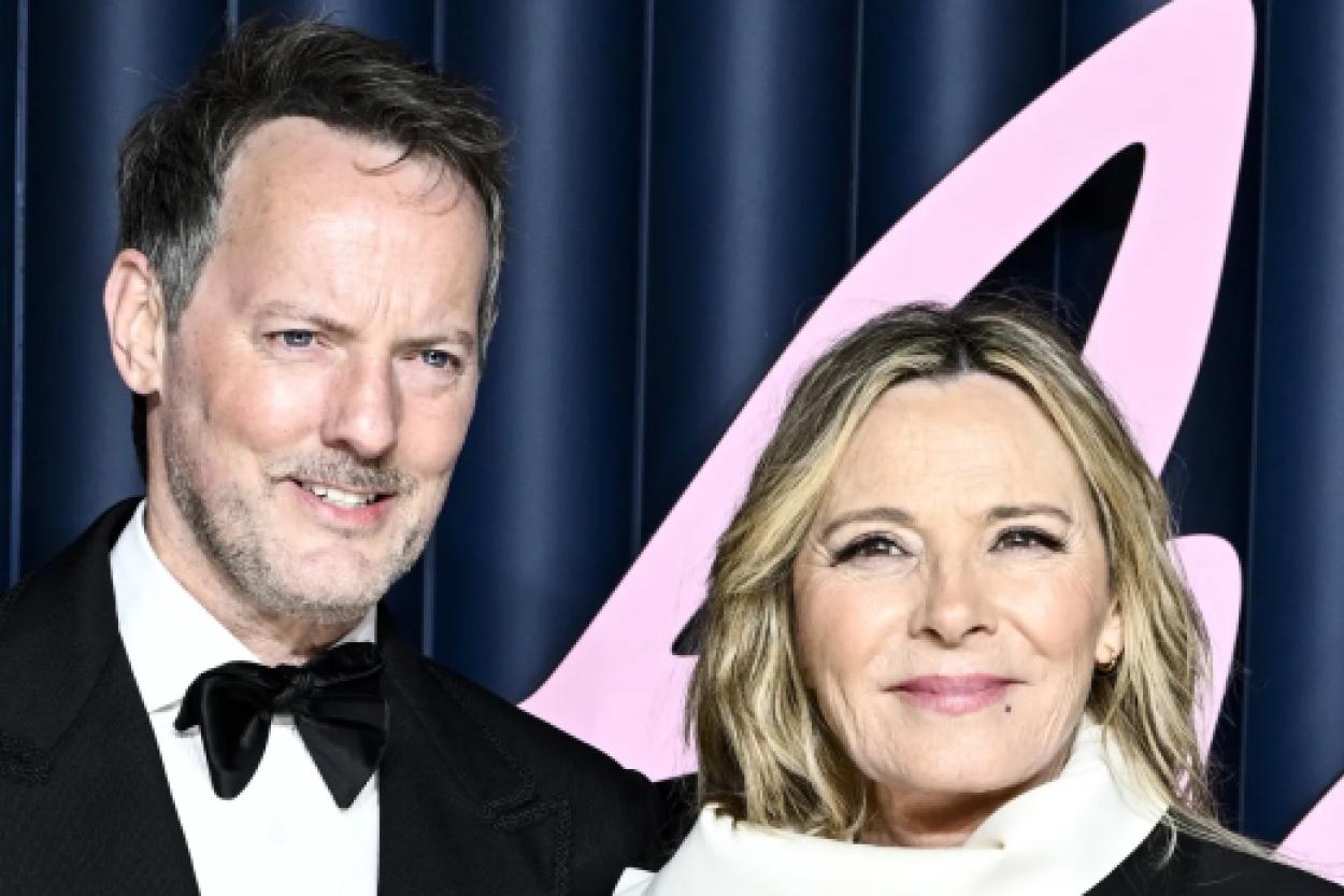 Сексуальные приключения Ким Кэттролл: она нашла молодого спутника