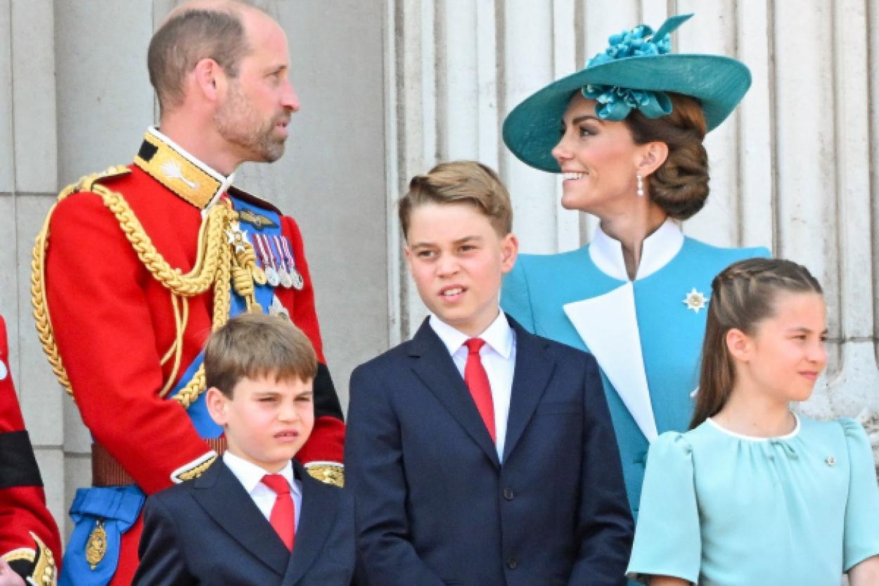 Секреты королевской семьи: почему внукам Карла III не разрешают использовать смартфоны?