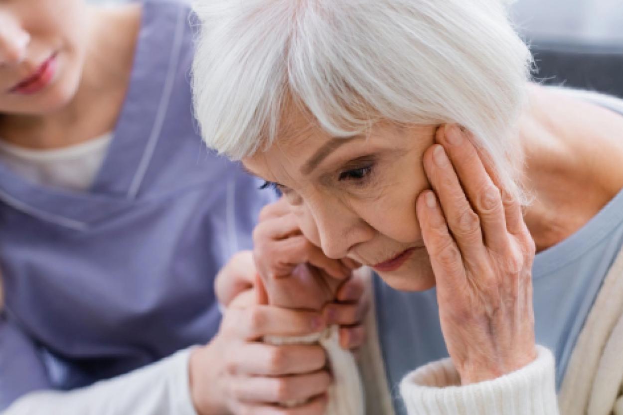 Как распознать деменцию до того, как забудешь всё: врачи раскрывают ранние сигналы