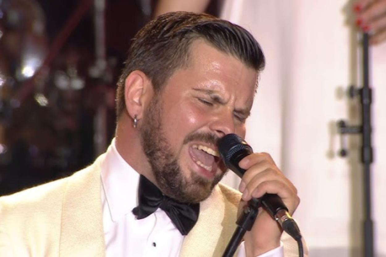 Песня о праздничном настроении: Интарс Бусулис порадует новогодней композицией