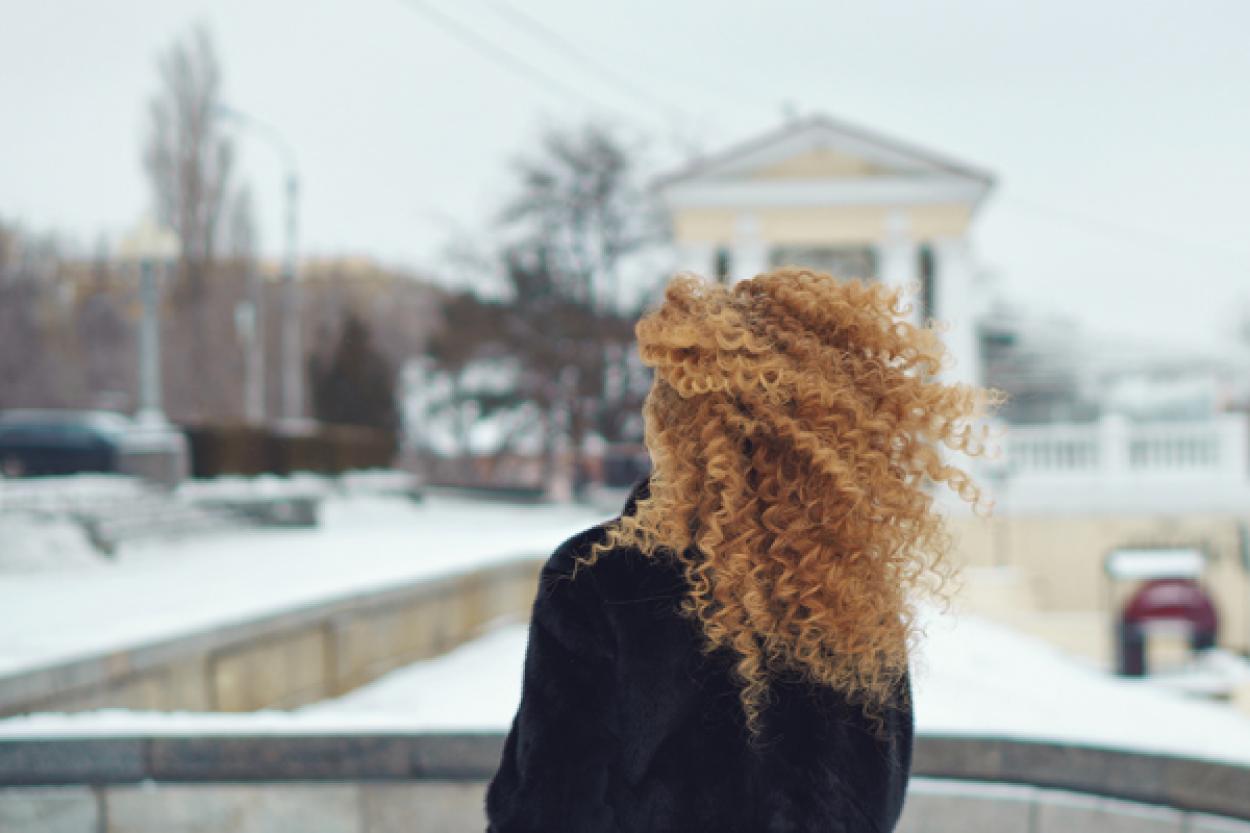 Как позаботиться о волосах в зимний период, если вы не носите шапку