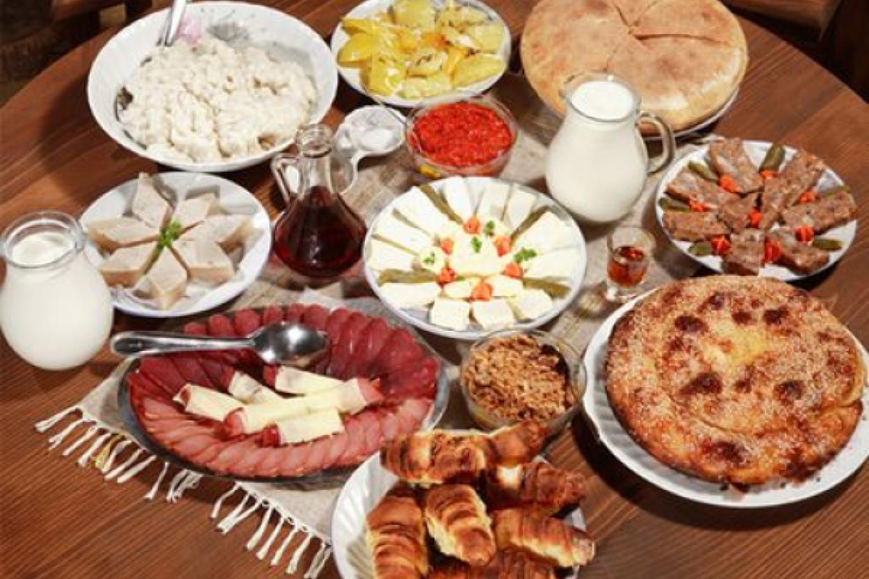 Балканский завтрак: традиционное блюдо как гастрономический тренд 2025 года