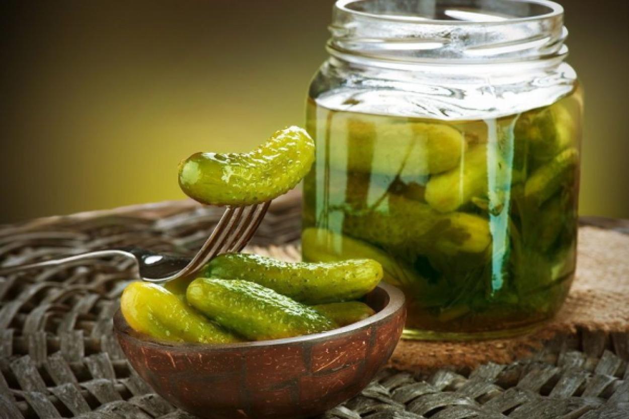 Как использовать огуречный рассол: 11 кулинарных идей