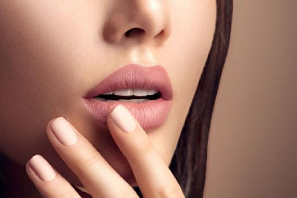 Как добиться идеального результата при нанесении матовой помады