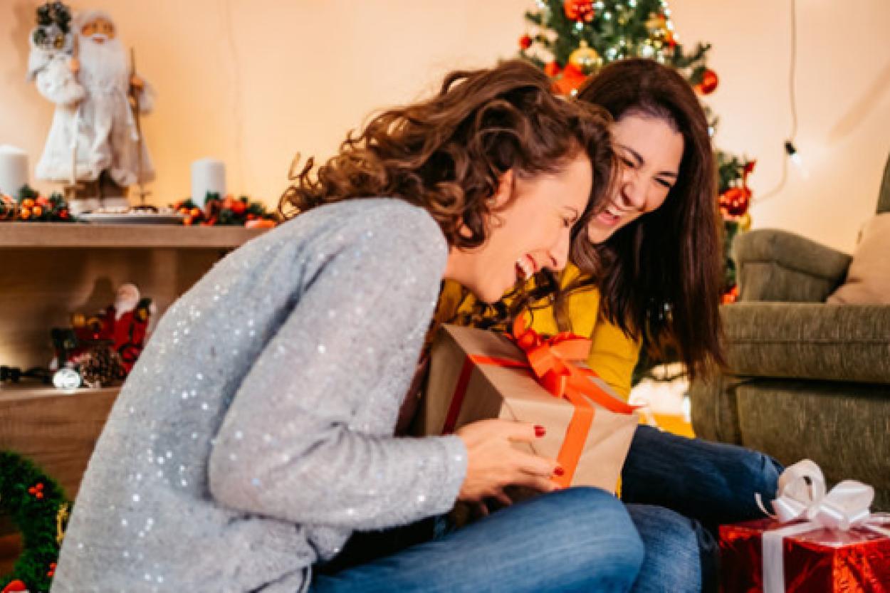 Идеи подарков для взрослой дочери или подруги от стилиста