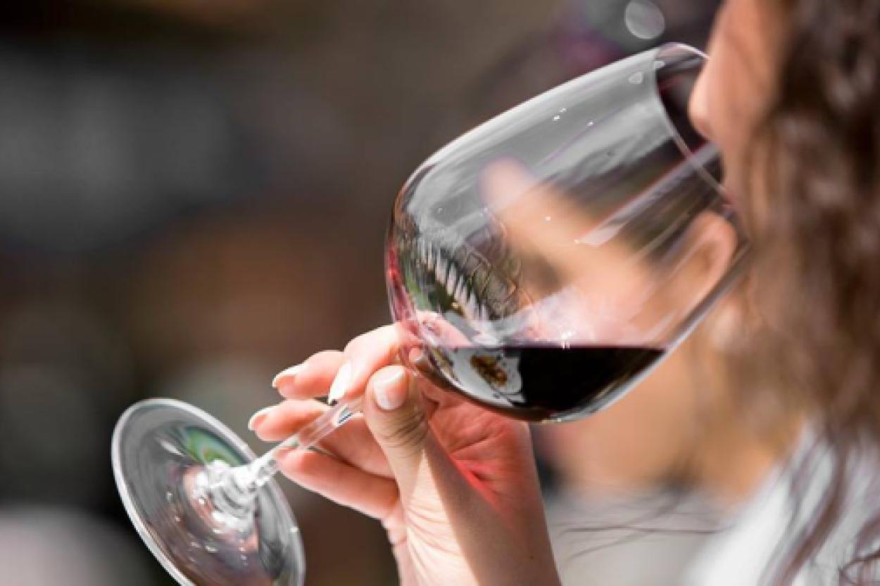 Как ежедневное употребление бокала вина влияет на здоровье