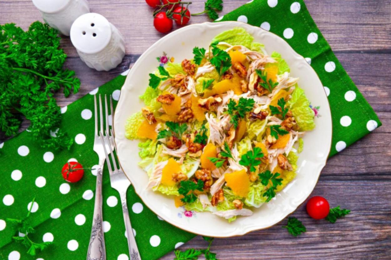 Салат с куриным филе и апельсинами: легкий и оригинальный вкус