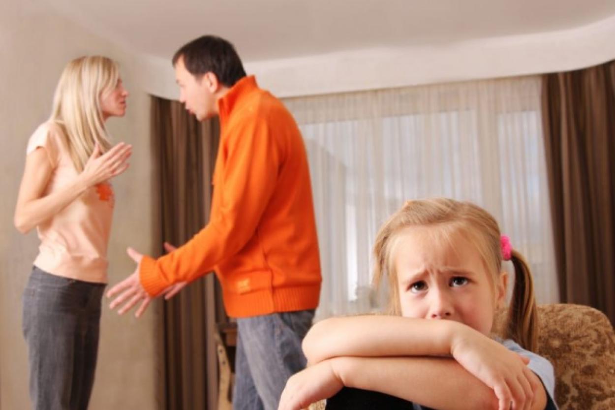 Как объяснить детям развод после измены одного из родителей: советы психолога