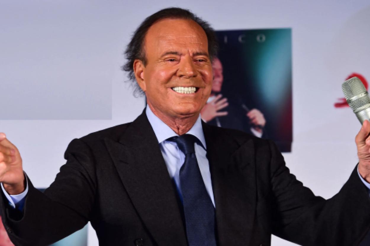 Скандал вокруг Хулио Иглесиаса: бывшие сотрудницы рассказывают о домогательствах