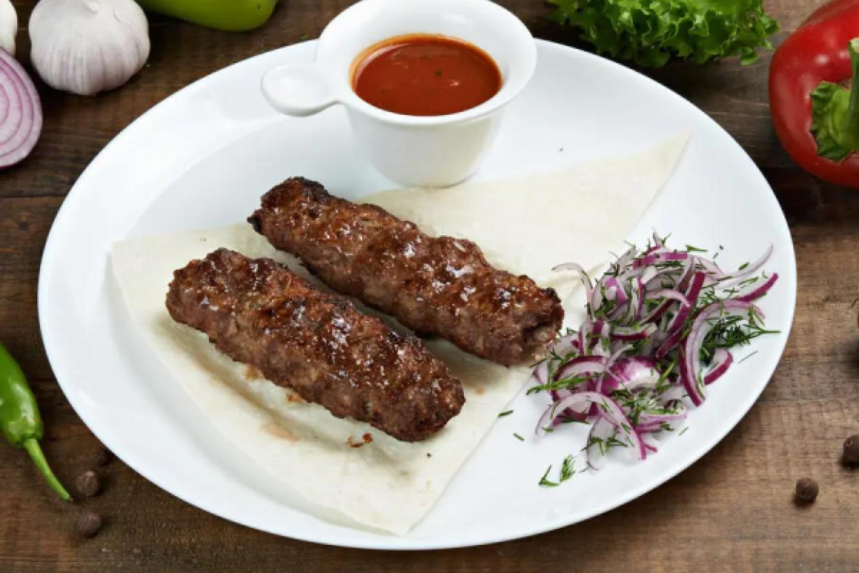 Легкий кебаб с сыром и пряными нотками: вкусно и питательно