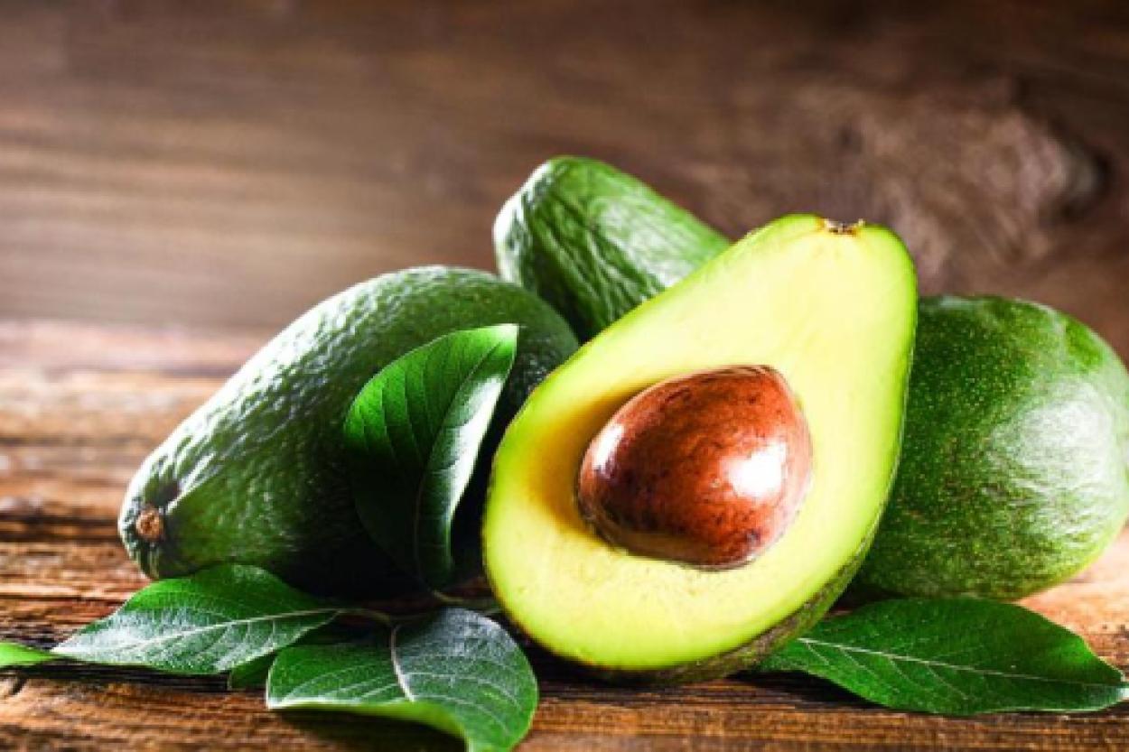 Почему авокадо и виноград могут навредить вашим домашним питомцам