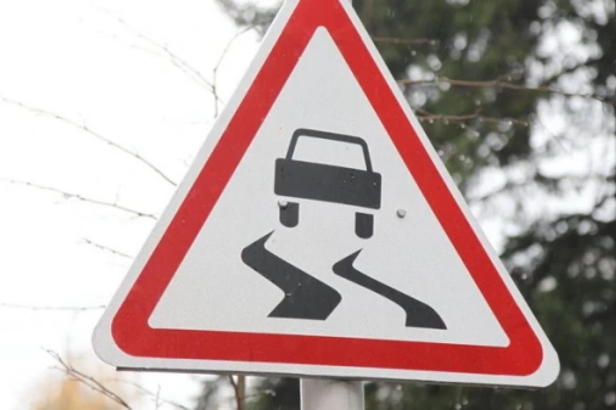 Электромобили на скользкой дороге: что нужно учитывать водителю