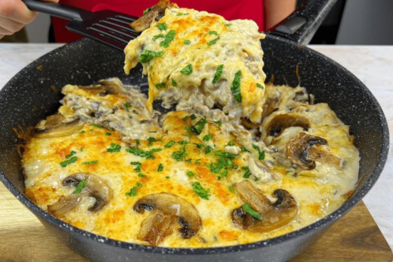 Жюльен на сковороде со сливками: простой рецепт любимой закуски