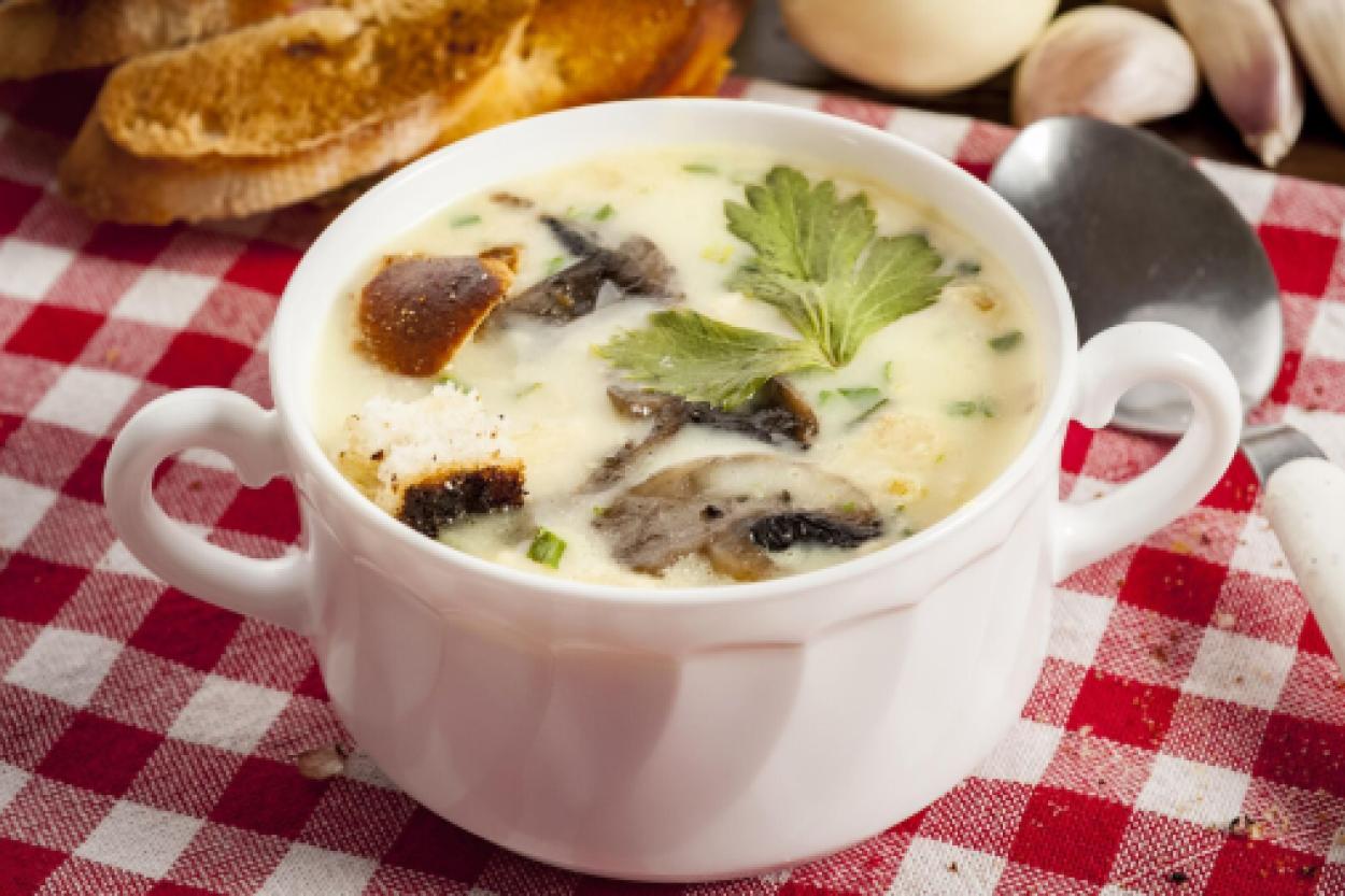 Зимнее блюдо: насыщенный сырный суп с грибами за 45 минут