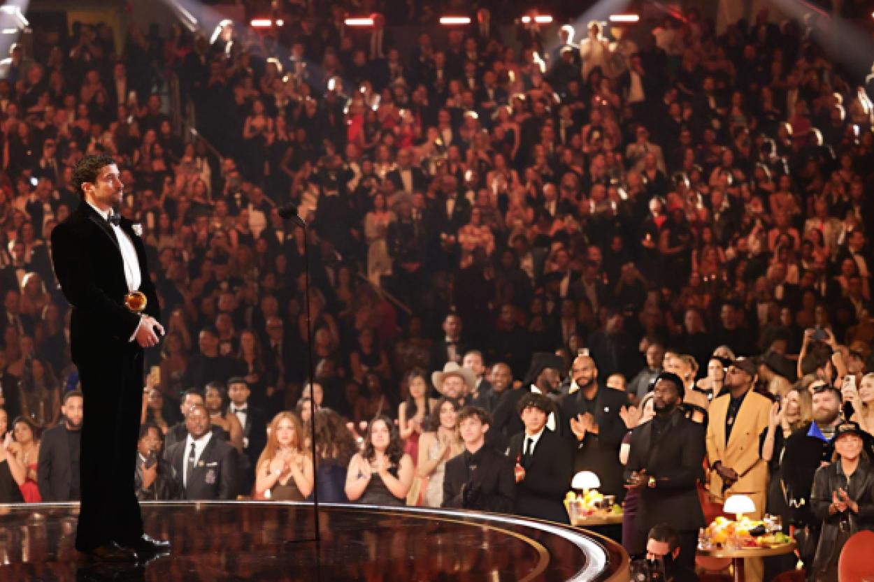 Главную премию «Грэмми» впервые присудили альбому на испанском языке