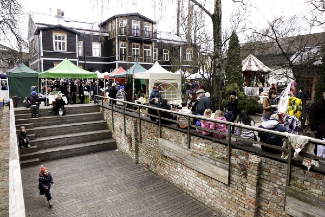 Выставка «Homo Ludens» художницы Дины Даносы в галерее Kalnciema Quarter