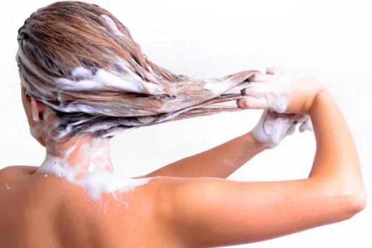 Как правильно мыть голову, чтобы волосы блестели