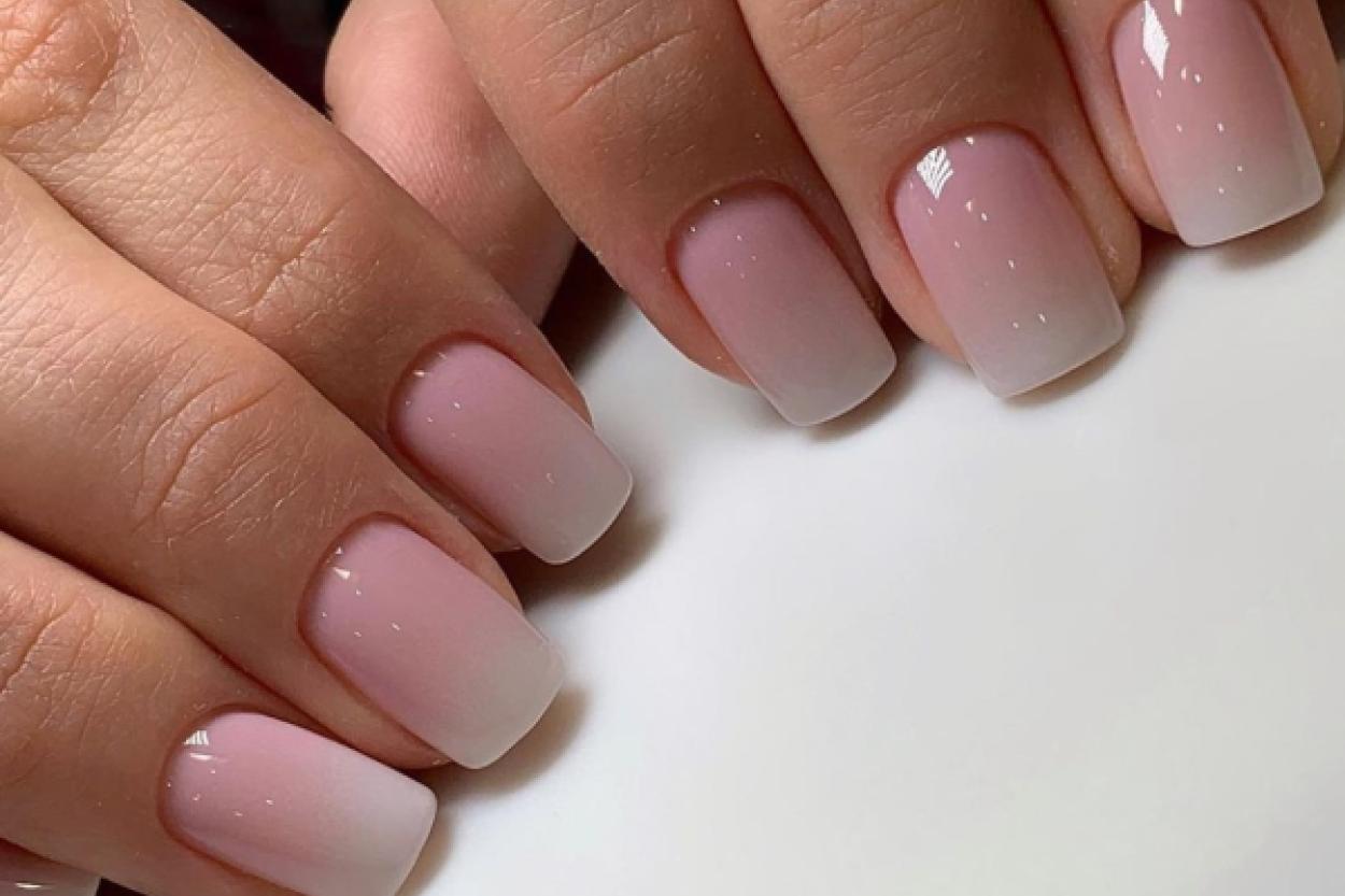 Маникюр, который убирает возраст: омолаживающие оттенки лака для ногтей