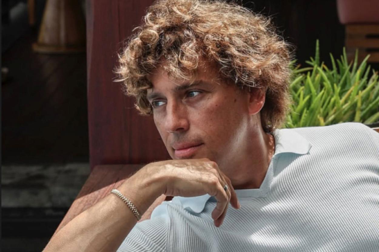 Максим Галкин поделился архивным фото из Москвы