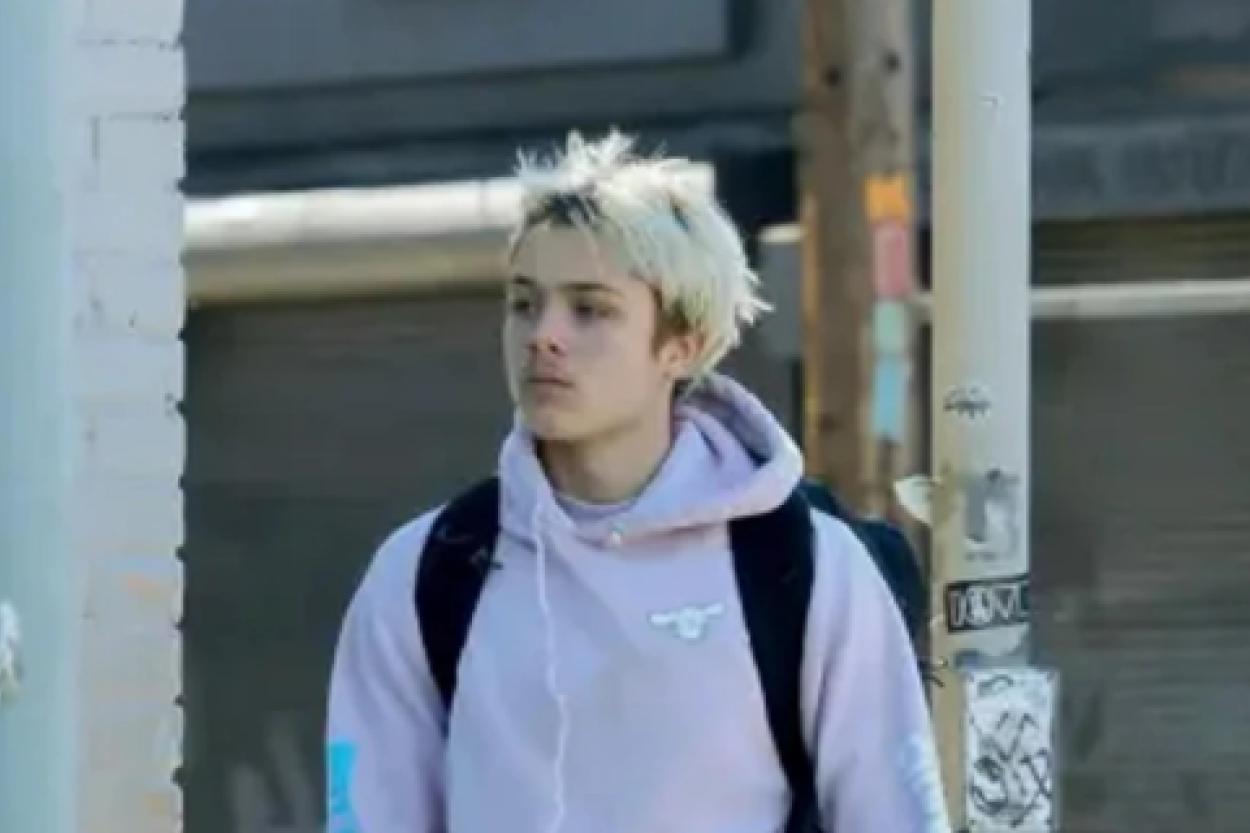 Нокс, сын Джоли и Питта, начинает свой путь в мире боевых искусств