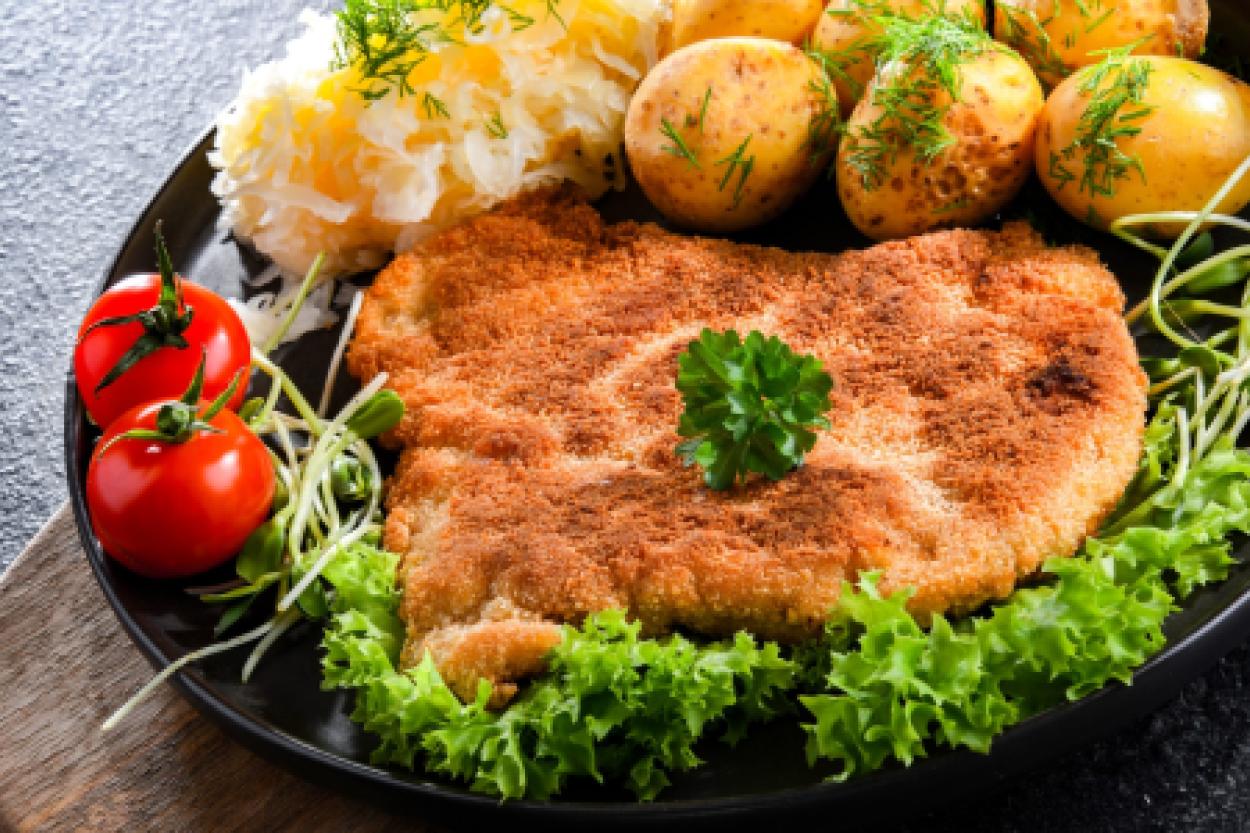 Нежные внутри, хрустящие снаружи: секреты приготовления идеальных свиных отбивных