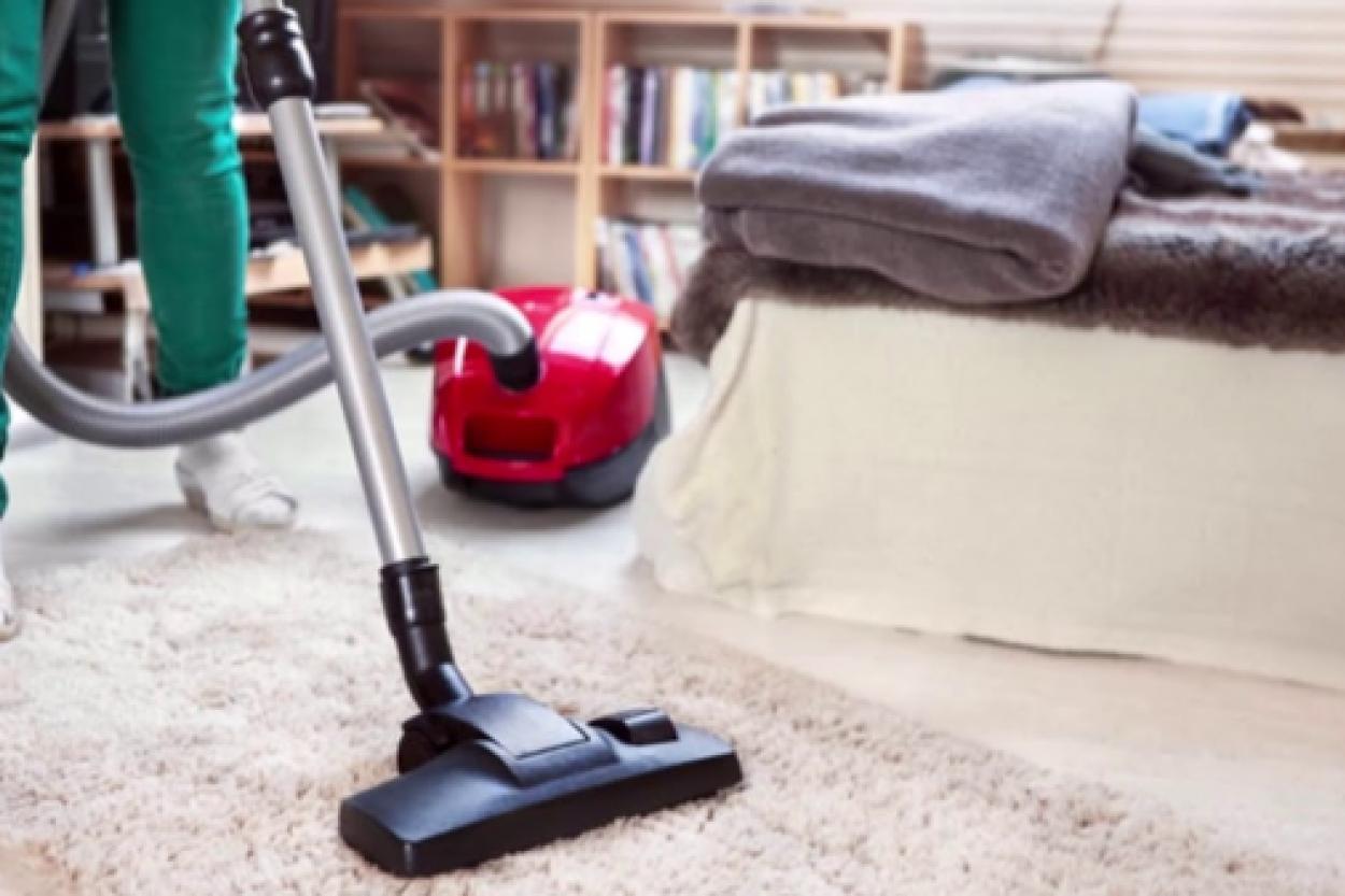 Последовательность уборки: сначала вытереть пыль или включить пылесос?