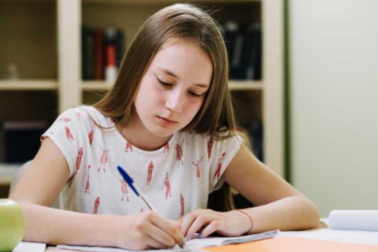 Нейробиологи призвали вернуть письмо от руки в школьную программу