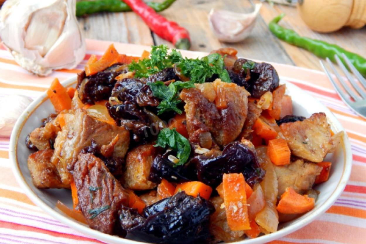 Нежная говядина с черносливом: простой рецепт для уютного ужина