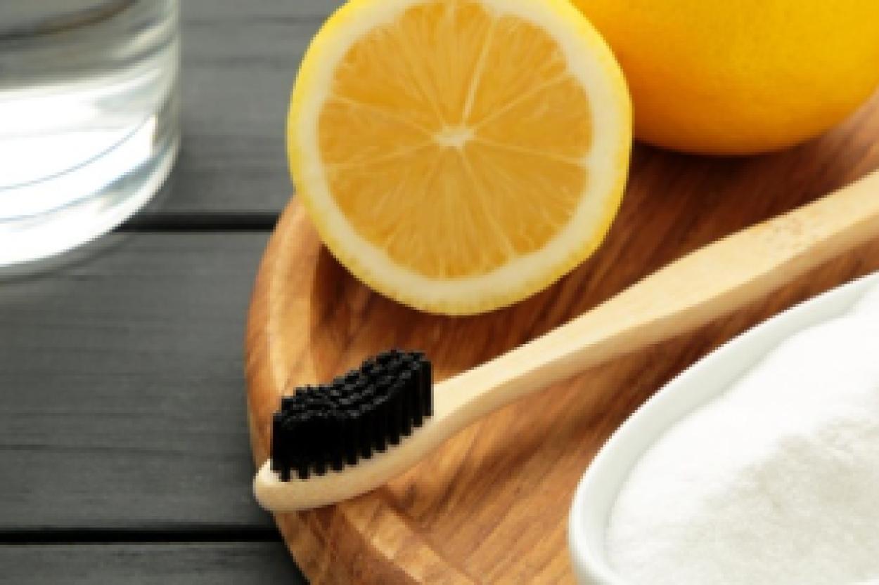 Опасные методы отбеливания зубов: стоматологи предупреждают