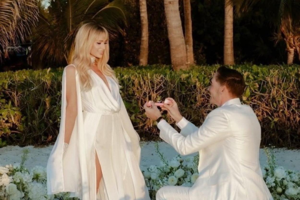 Муж Пэрис Хилтон снова сделал ей предложение руки и сердца