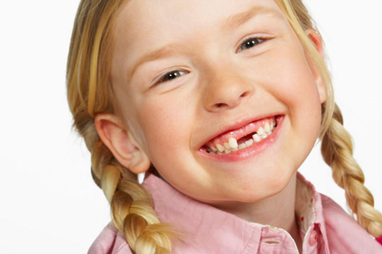 Лечение молочных зубов: необходимость или миф?