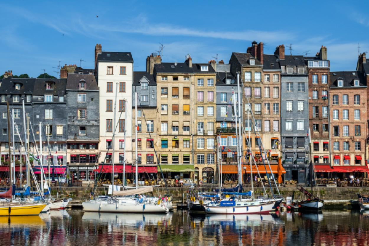 Путешественник, исследовавший 100 средневековых городов Европы, назвал 5 самых интересных