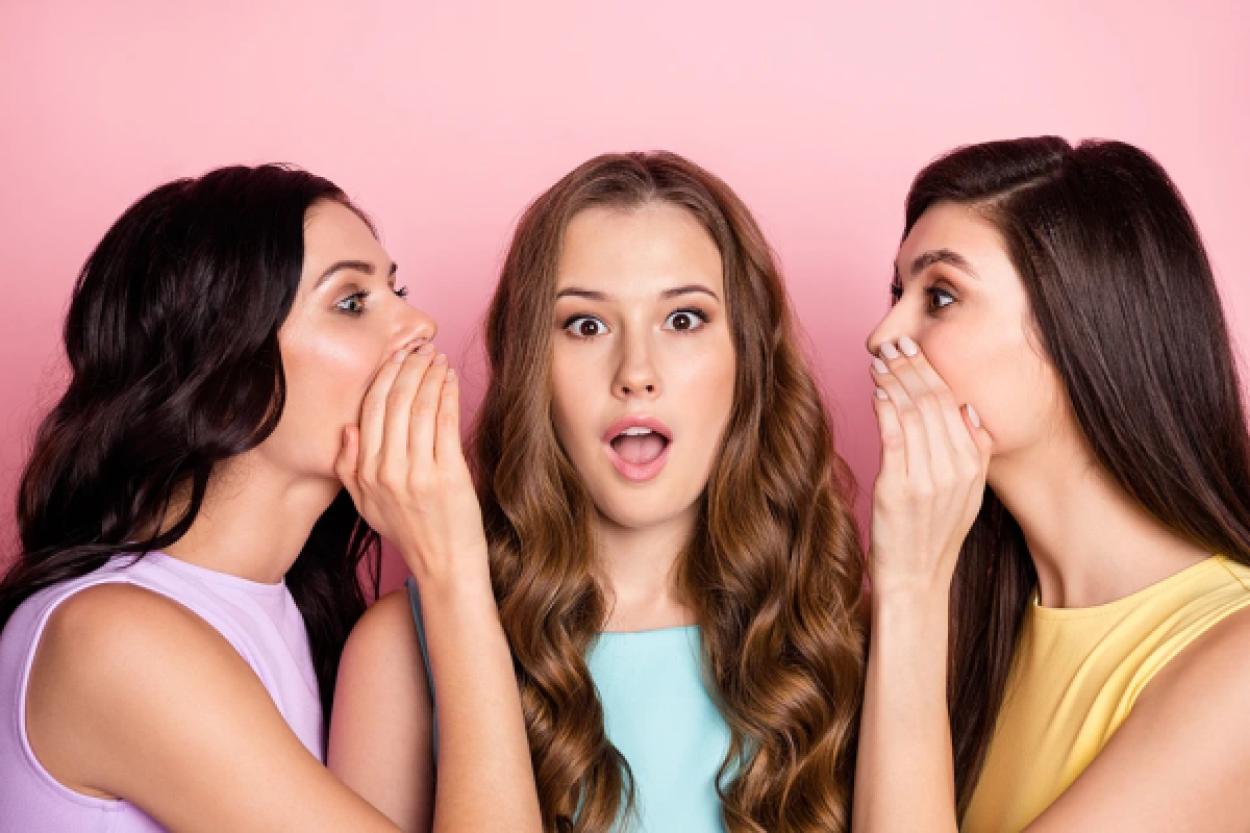 Опасная привычка или способ наладить связь: почему мы любим сплетничать?