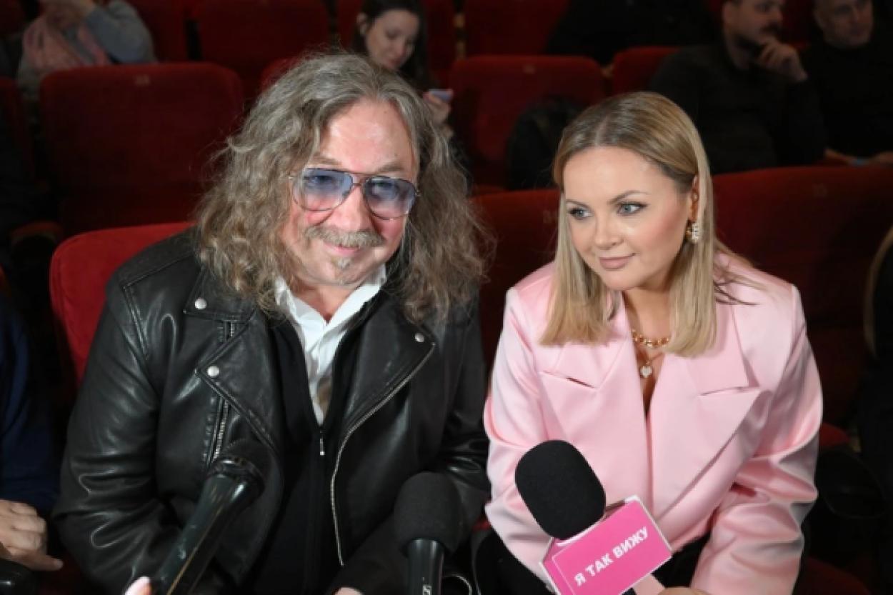 Неизвестный поклонник преследует молодую жену Игоря Николаева