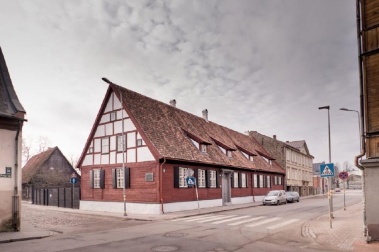 Экскурсия при свечах в Музее интерьера Лиепаи