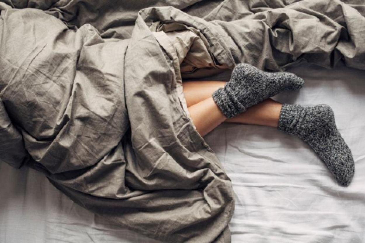 Сон в носках: как это помогает при бессоннице