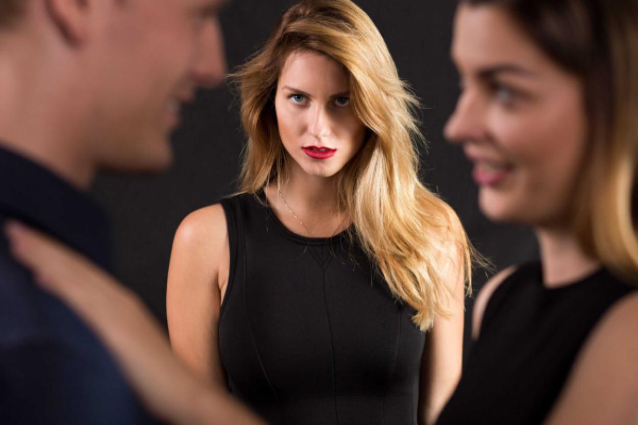 "А я люблю женатого!": 5 эффективных техник для выхода из любовного треугольника