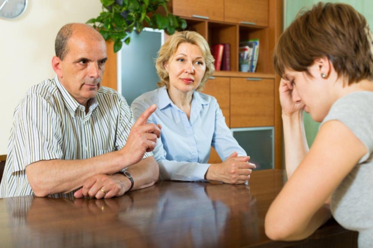Как остановить обесценивание от близких: 4 важных слова