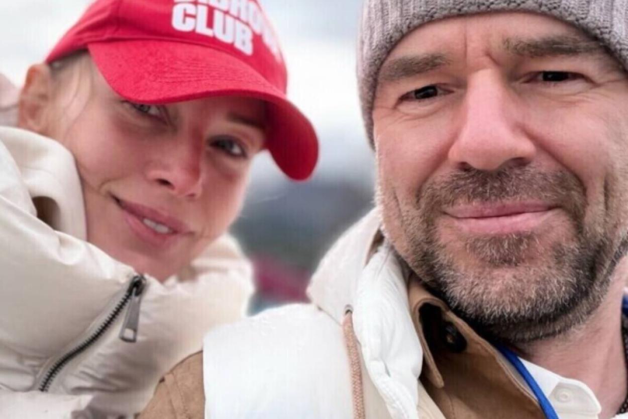 Полина Диброва и Роман Товстик наслаждаются красотой айсбергов, пока дети отдыхают в лагере