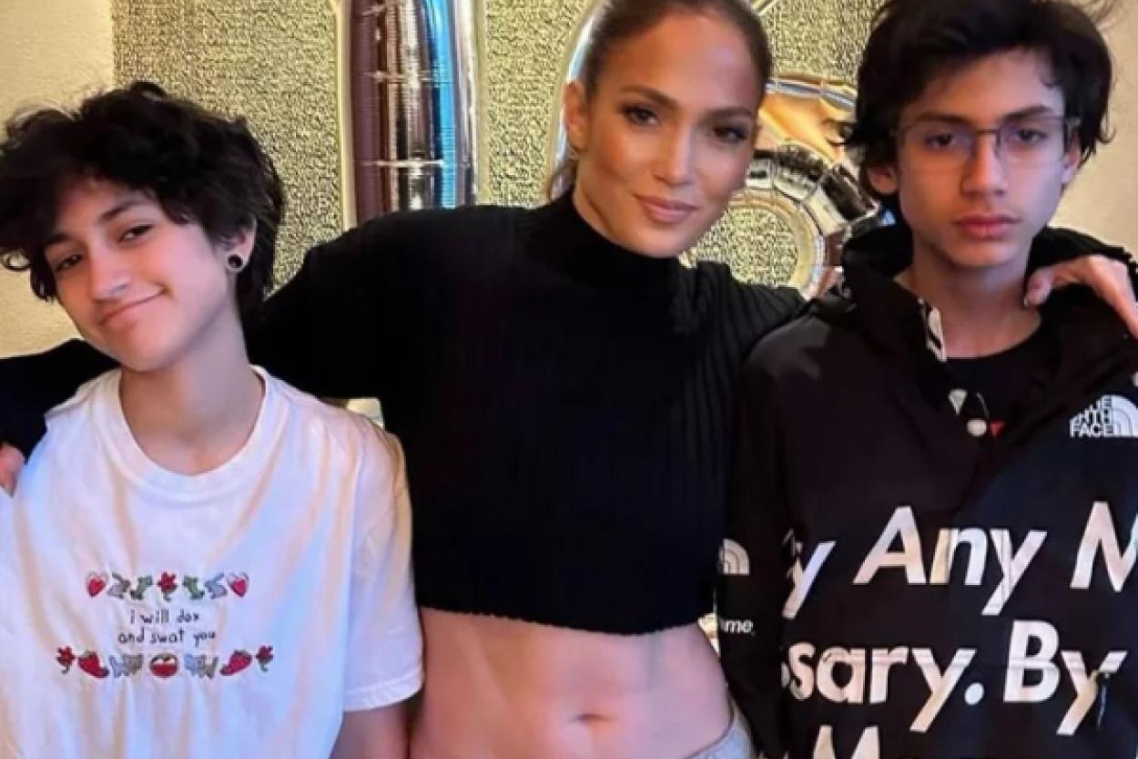 Джей Ло: "Мои двойняшки самые потрясающие!"