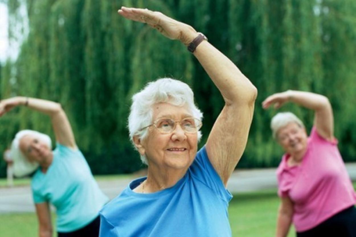 Как упражнения и белковые коктейли способствуют самостоятельности при деменции