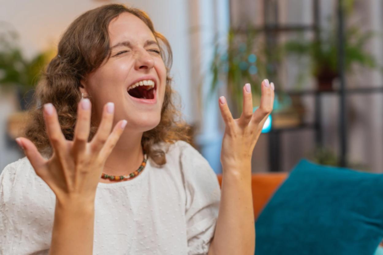 Шутки и работа: как распознать тревожные признаки нервного срыва