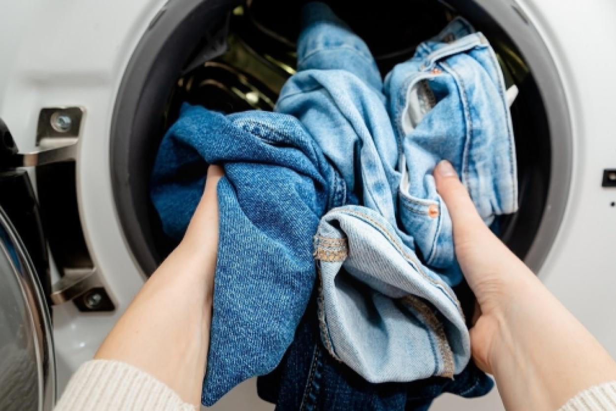 Как избежать ошибок при стирке джинсов