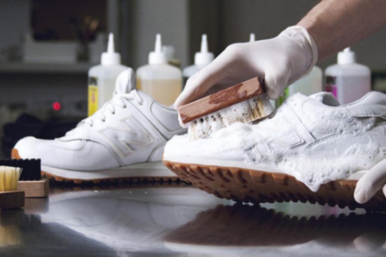 Как вернуть белизну кроссовкам: простые советы